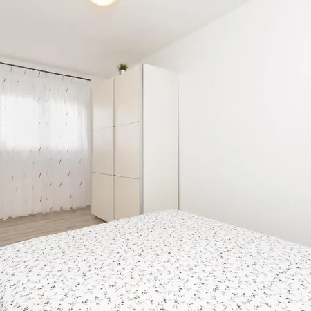 Apartment Fuer 3 Personen Ca 30 Qm In Fazana-surida, Istrien Istrische Riviera Valbandon